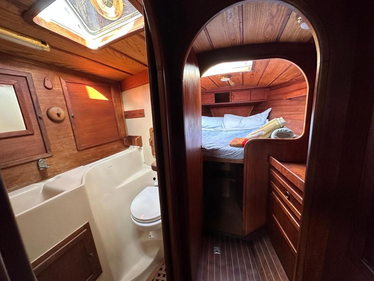 ホテル Unique Wooden Sail Yacht + 2 Bikes Included! サン・アドリア・デ・ベソス エクステリア 写真